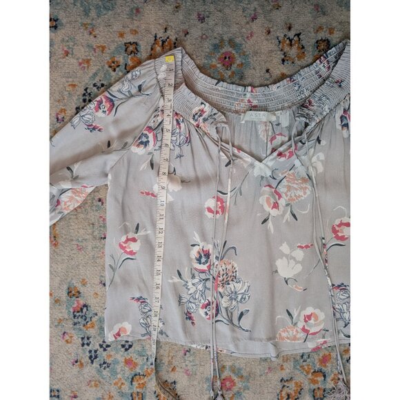 ASTR The Label Gray Floral 3/4 Sleeve Shirred Shoulder Top Style AT12170 - Small - Picture 7 of 9